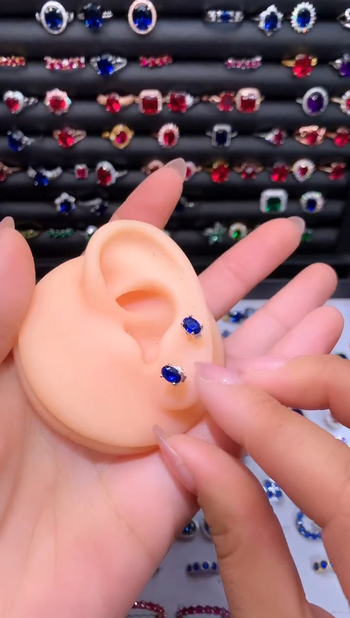 【闪购商品】蓝宝石耳饰银S925镶嵌46