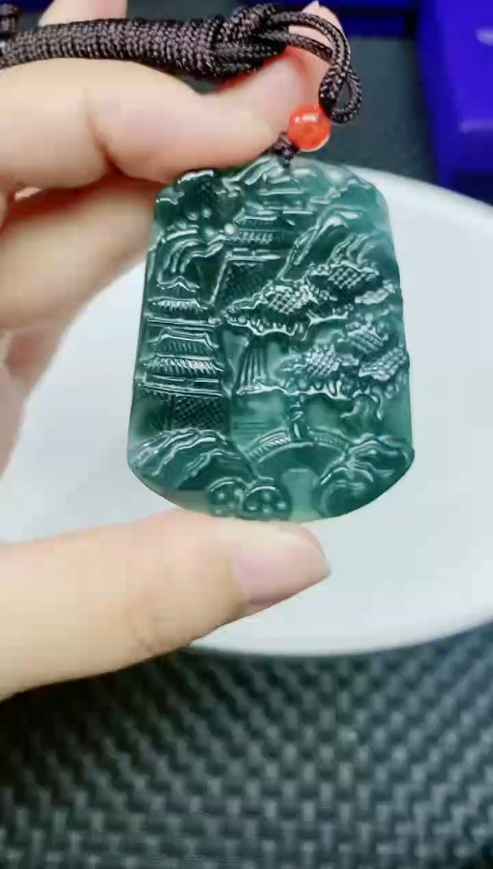 翡翠未镶嵌颈饰