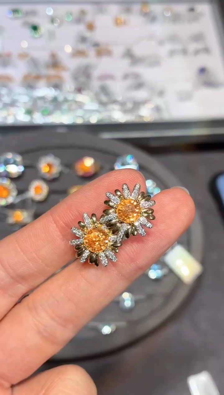18K金镶嵌耳钉石榴石（芬达石）【闪购】2.96ct/同步展会价