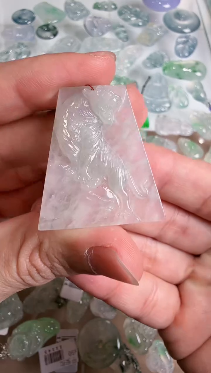 【闪购商品】翡翠吊坠(不含链)未镶嵌··