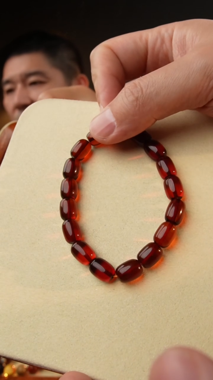 【闪购商品】琥珀裸石未镶嵌8+血珀桶珠手串