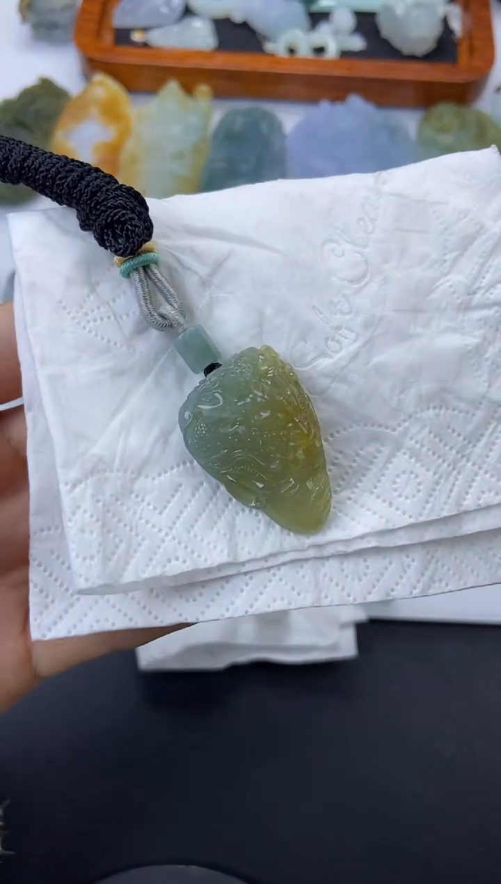 【闪购商品】翡翠颈饰未镶嵌龙