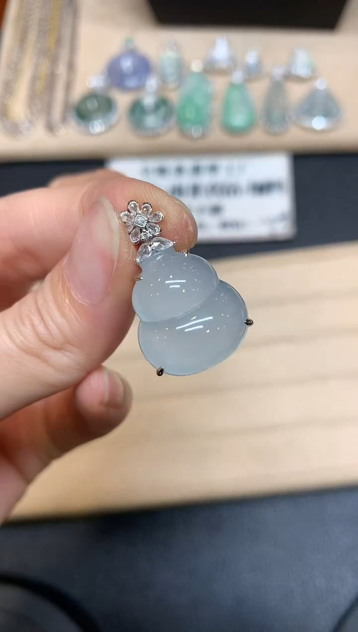 【闪购商品】翡翠颈饰18K金镶嵌葫芦【无服务费
