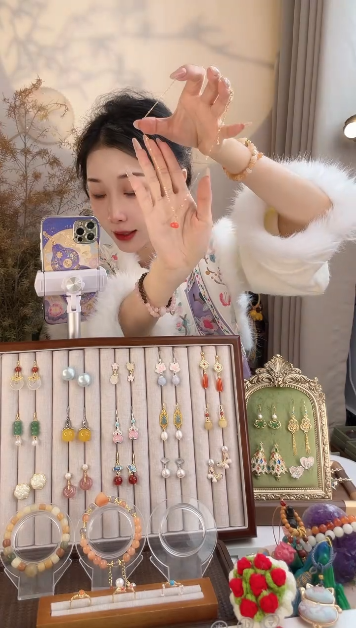 铜合金无铜合金无小柿子项链