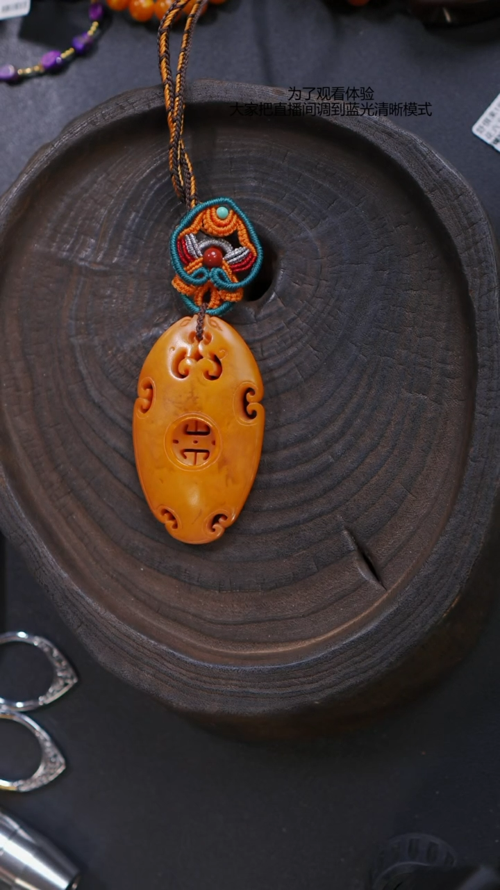 【闪购商品】琥珀裸石未镶嵌老蜡雕刻件（单品）