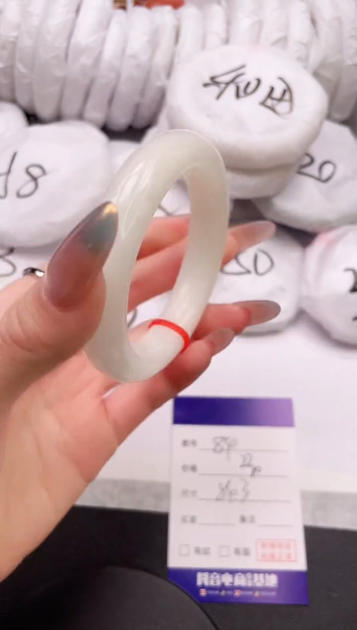 【闪购商品】和田玉手镯未镶嵌16K84-54