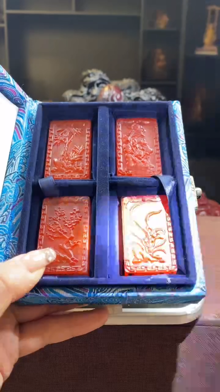 【闪购商品】寿山石印石红田梅兰竹菊套盒