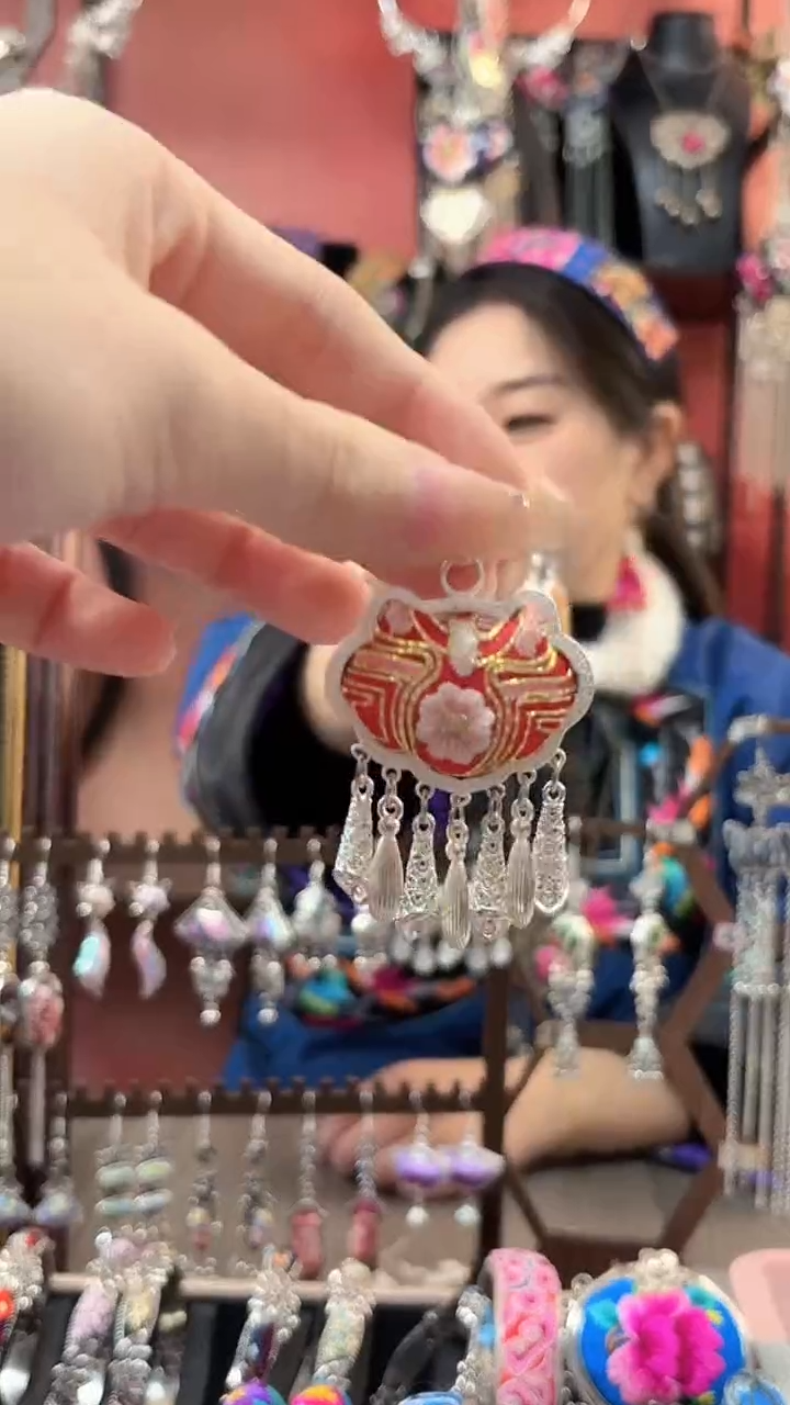 织绣 云织谣民族风精美饰品   1001
