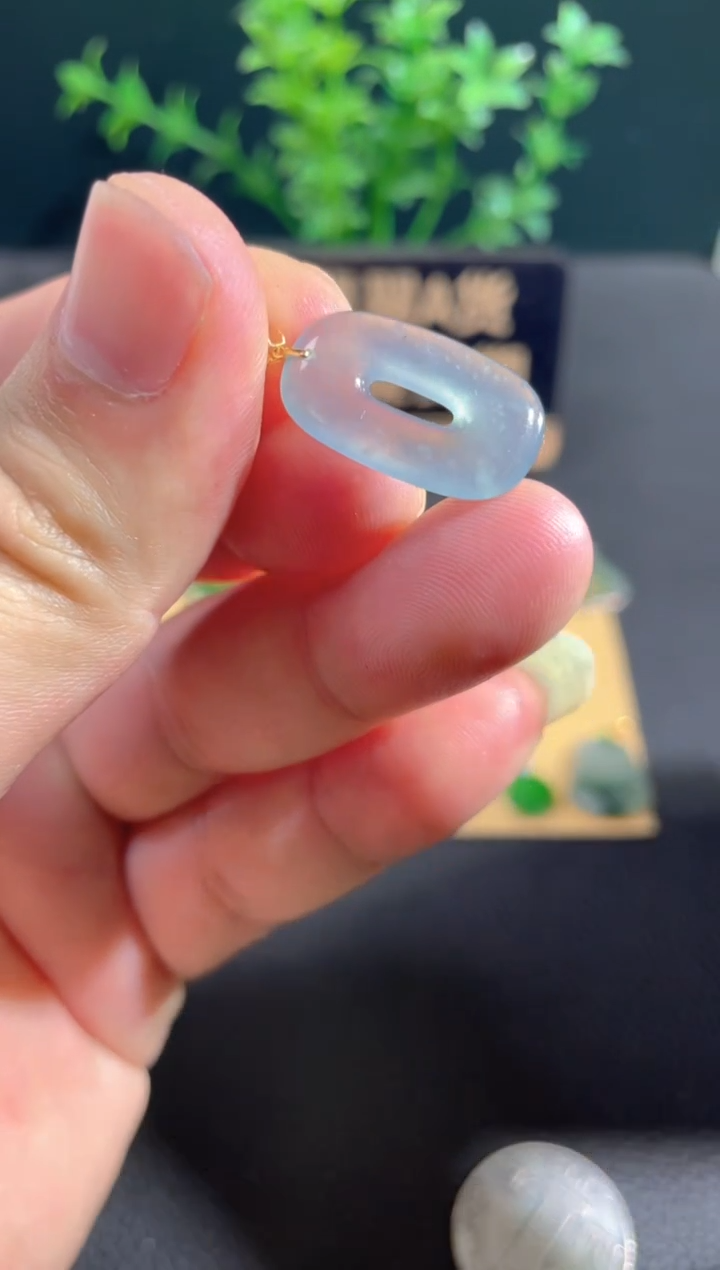 翡翠18K金镶嵌颈饰翡翠