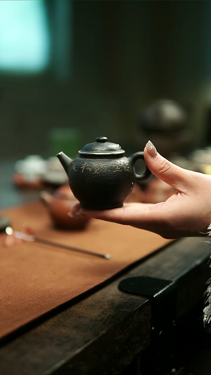 松风舍黑色包银小壶