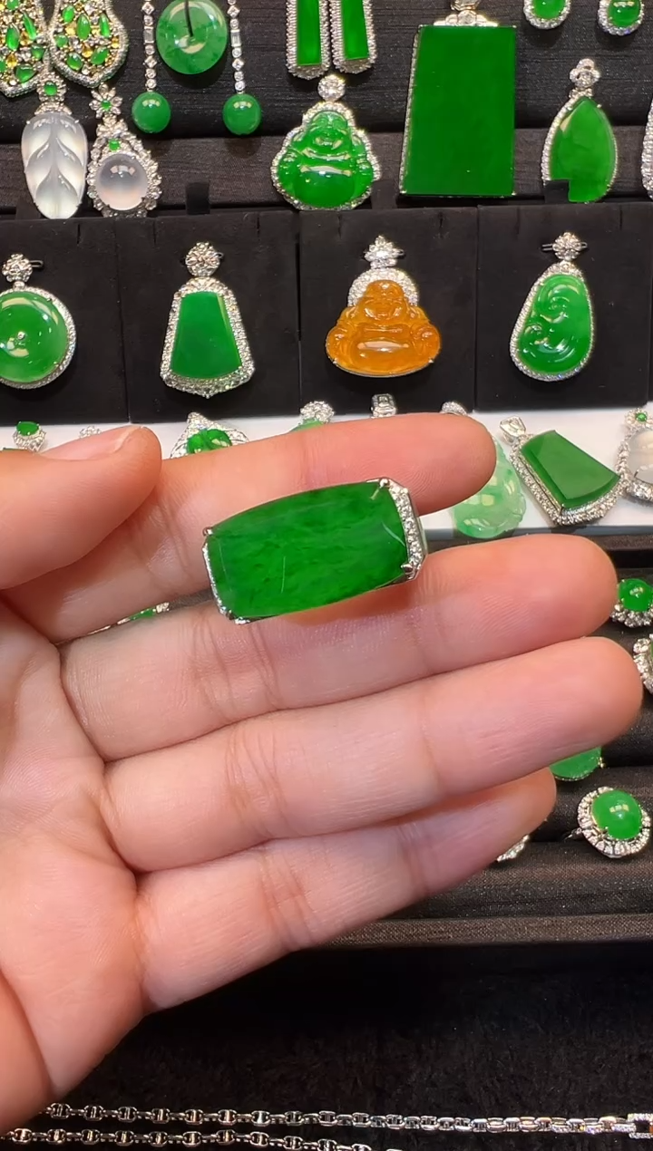 【闪购商品】翡翠戒指18K金镶嵌高冰阳绿马鞍戒戒指