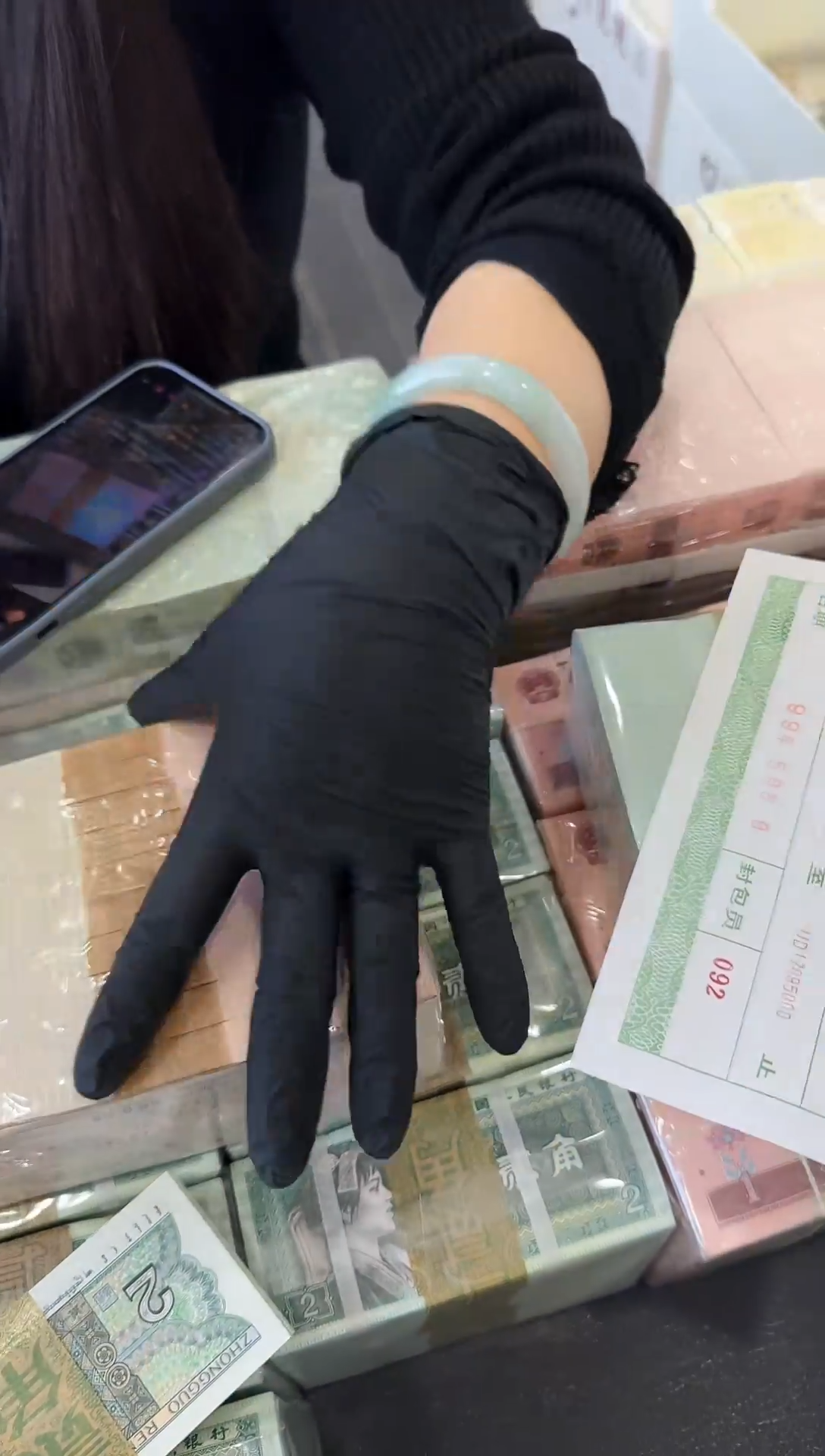 02+05两刀百张连号  银行保真鉴定 配尾6同