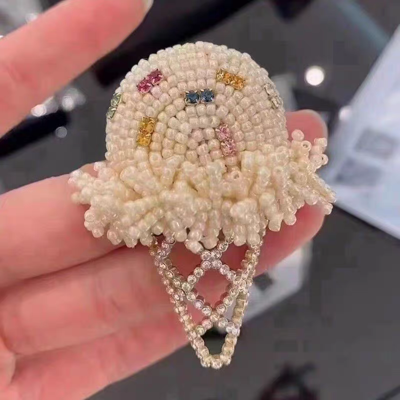 铜合金胸针 季阿玛施新颖2025款冰淇淋胸针高档百搭珍珠配饰品女