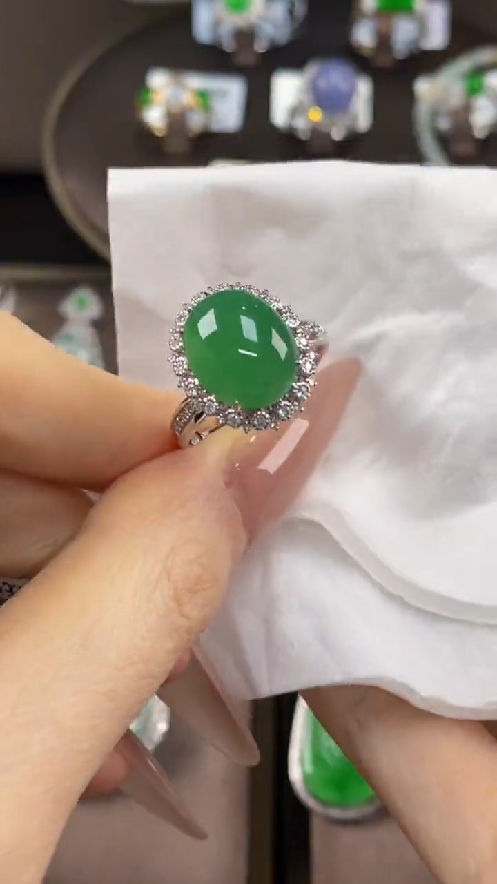 【闪购商品】翡翠戒指18K金镶嵌翡翠戒指