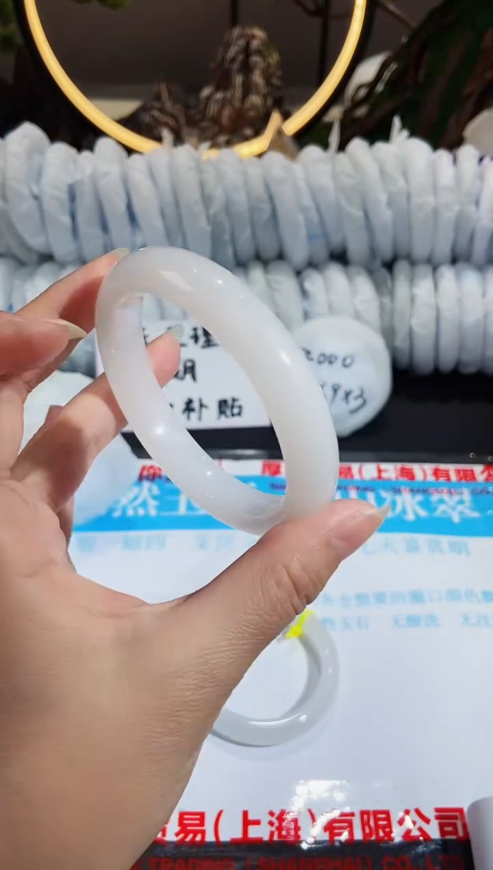 【闪购商品】石英质玉手镯未镶嵌55-59