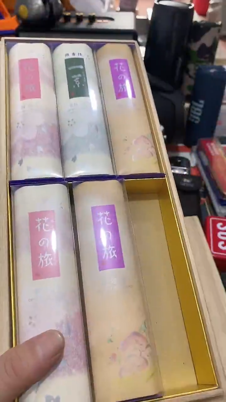 瓷片闪购商品  如图所示