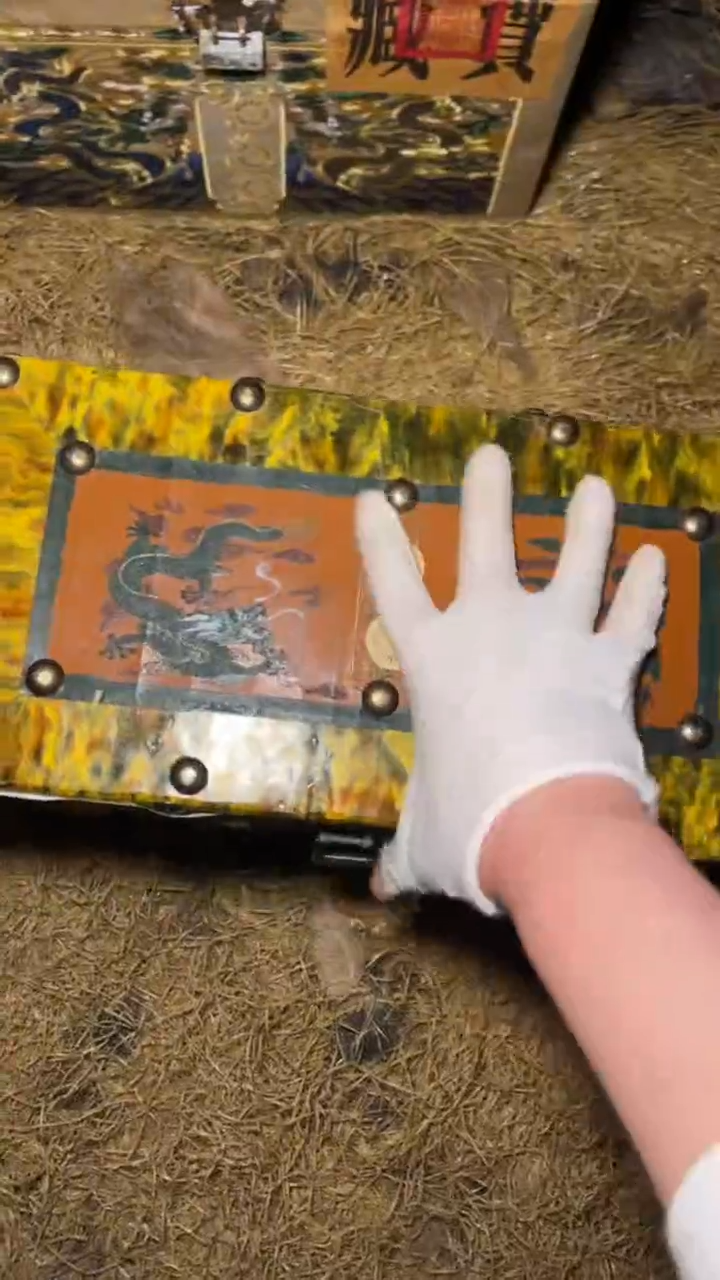 木高端精美开黄漆器龙盒子一件链接