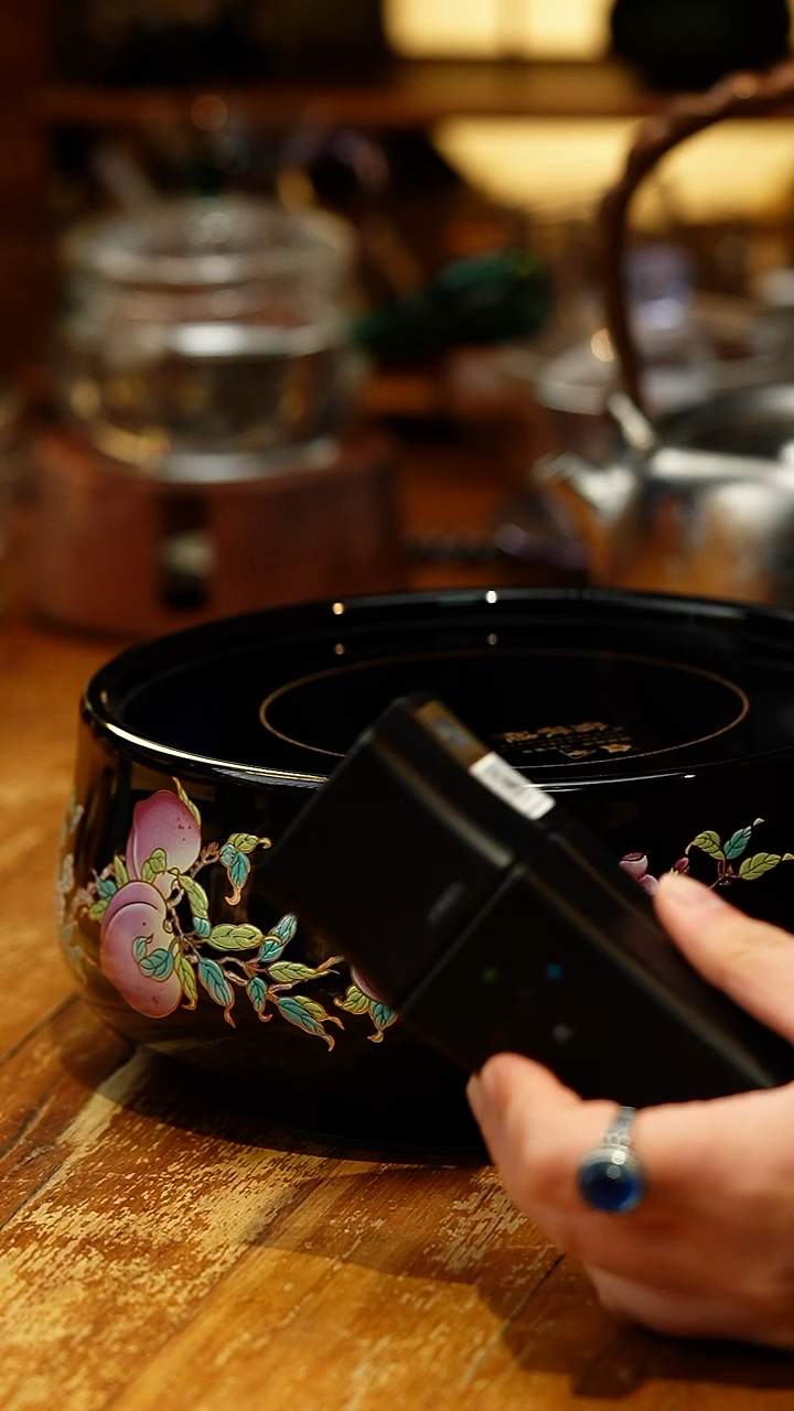 【闪购商品】莺歌烧/五桃献寿亮光黑地炉