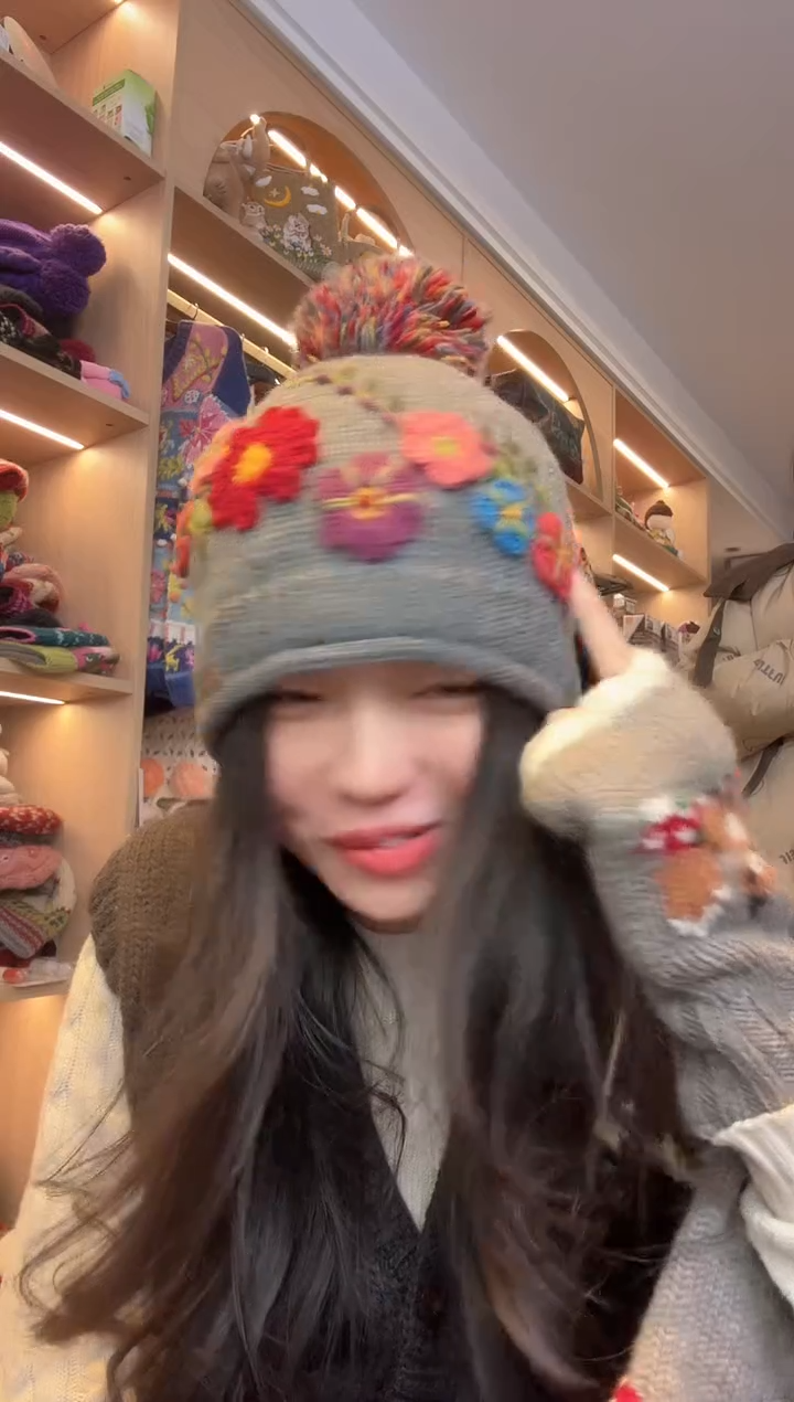 羊毛灰色立体花帽 