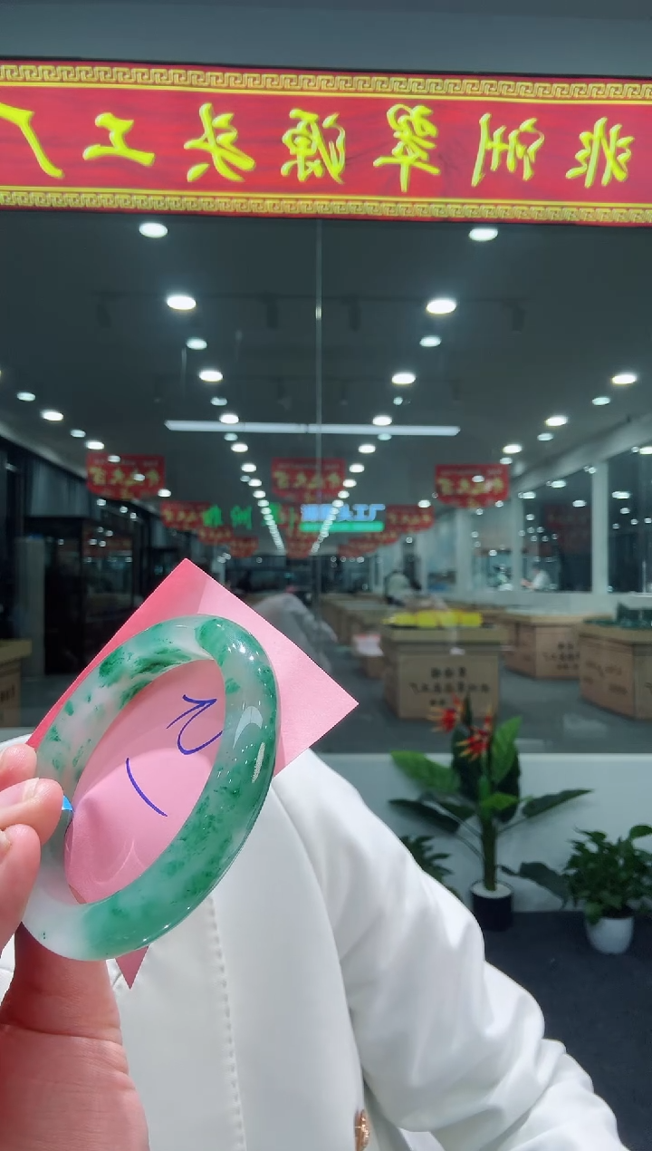 【闪购商品】石英质玉手镯未镶嵌天然A货 非洲翠 手镯（单品）