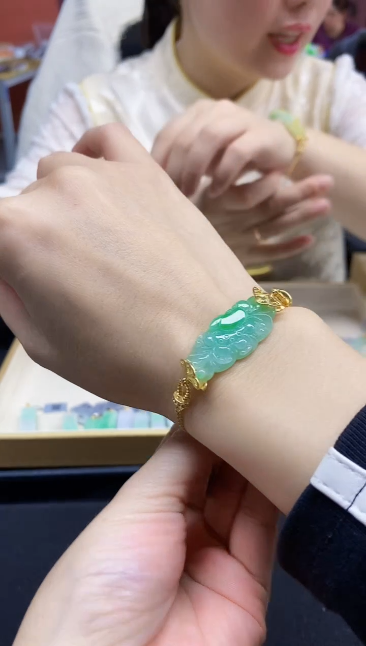 颈饰未镶嵌翡翠手牌