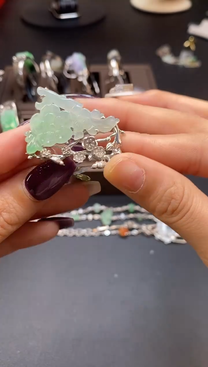 颈饰银S925镶嵌翡翠净货13715