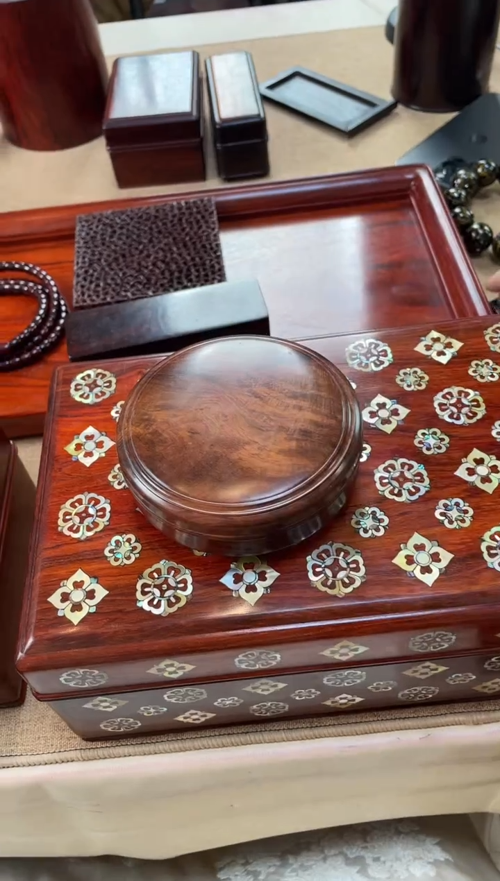 香枝木类成套家具海黄一木挖圆盒