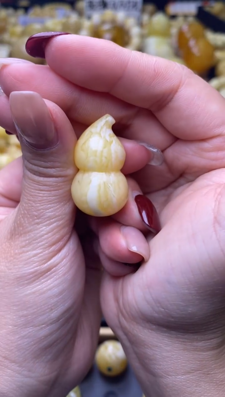 【闪购商品】琥珀裸石未镶嵌月.59