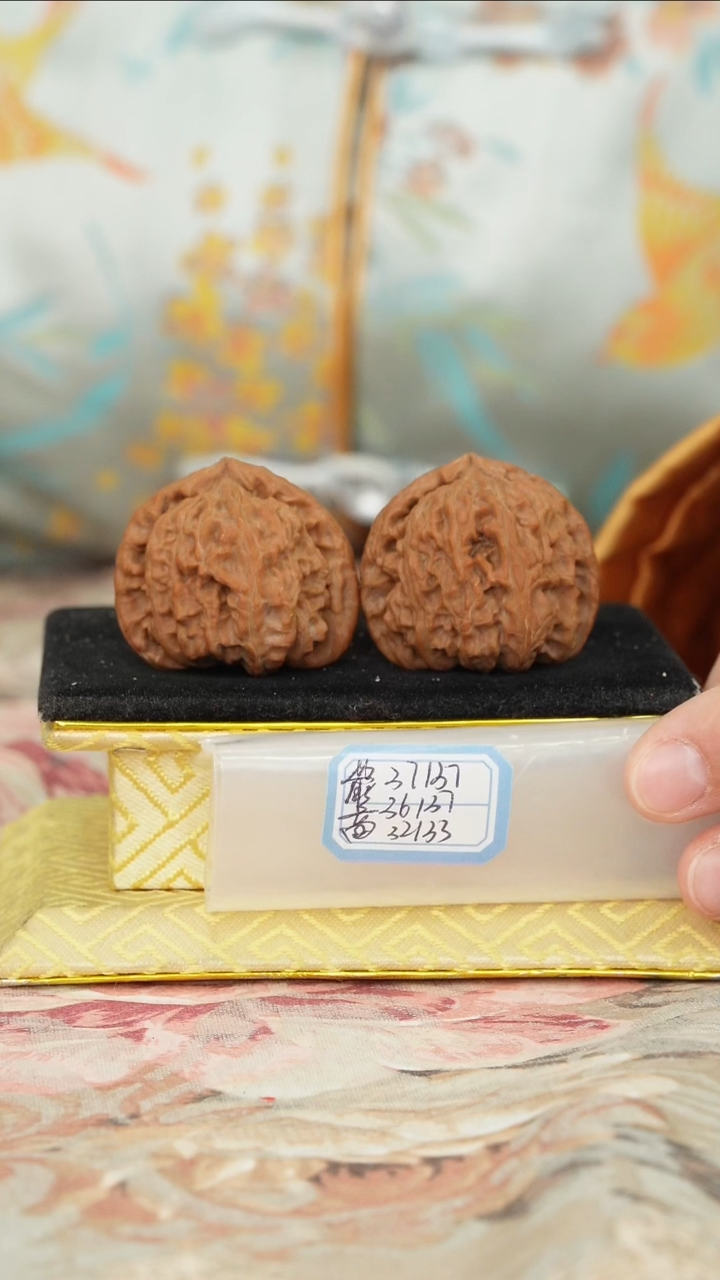 【闪购商品】文玩核桃把件白狮子