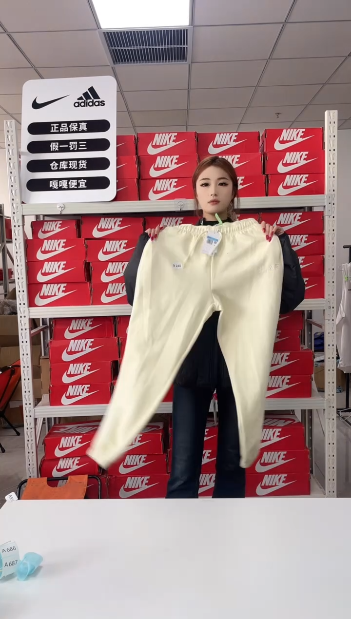 编码240闪购尺码 m  Nike/耐克卫衣卫裤以直播间过款为主