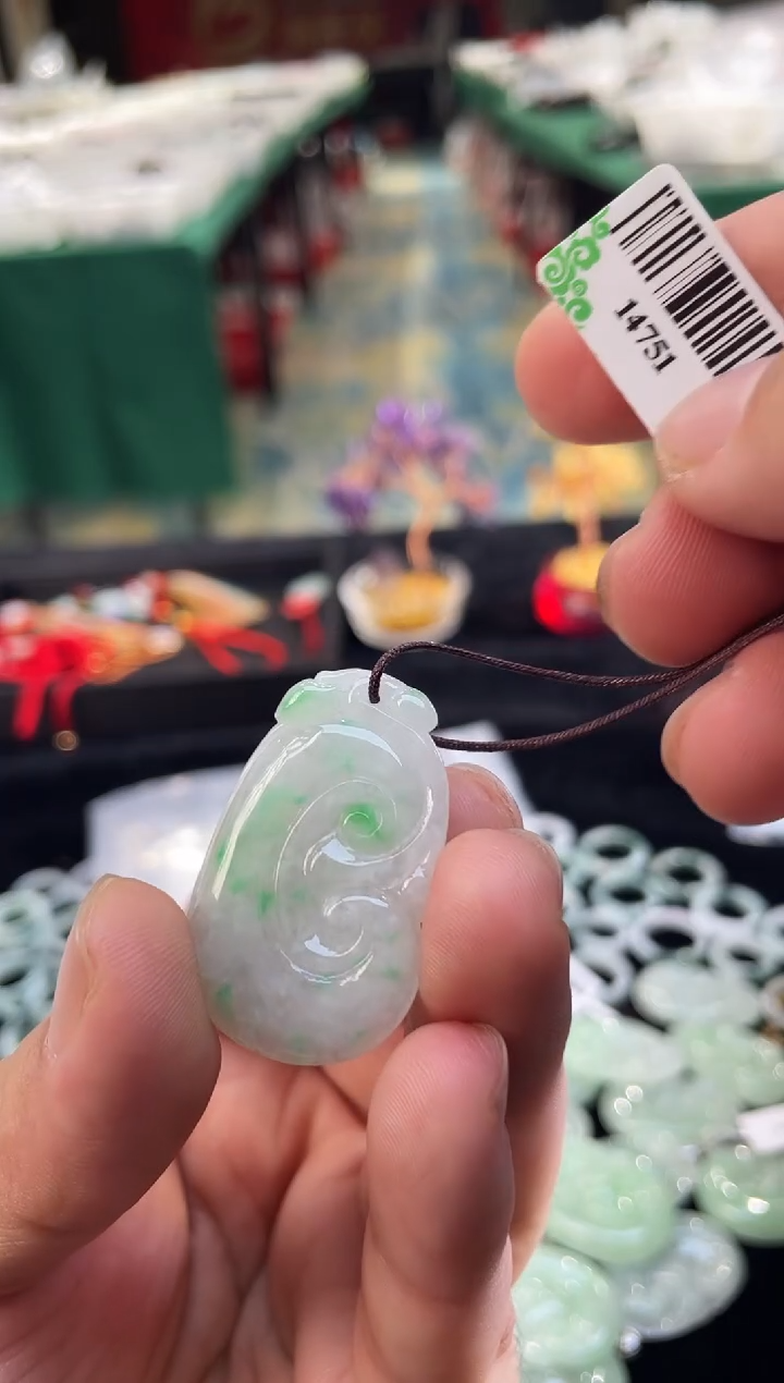 【闪购商品】翡翠颈饰未镶嵌如意