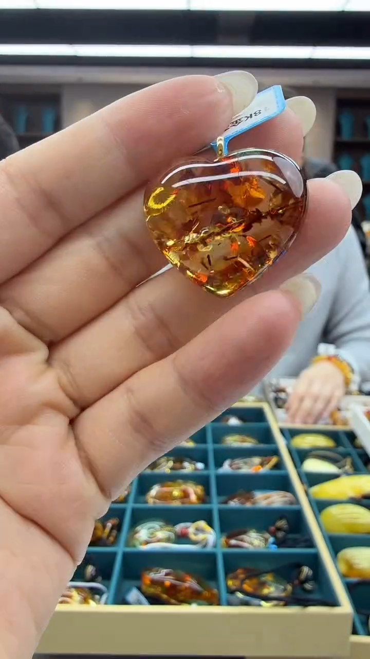 琥珀颈饰未镶嵌37秒拍号 假一罚三 