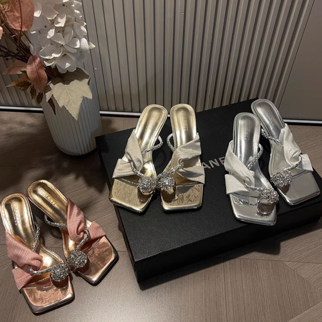 法式绝美凉拖鞋女士夏季2024新款外穿网红鸽子蛋水钻配裙子高跟鞋