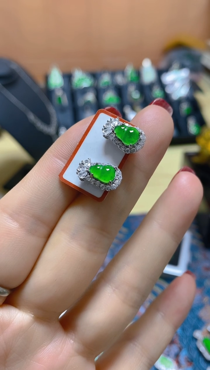 未镶嵌翡翠耳饰天然A货 假一罚四