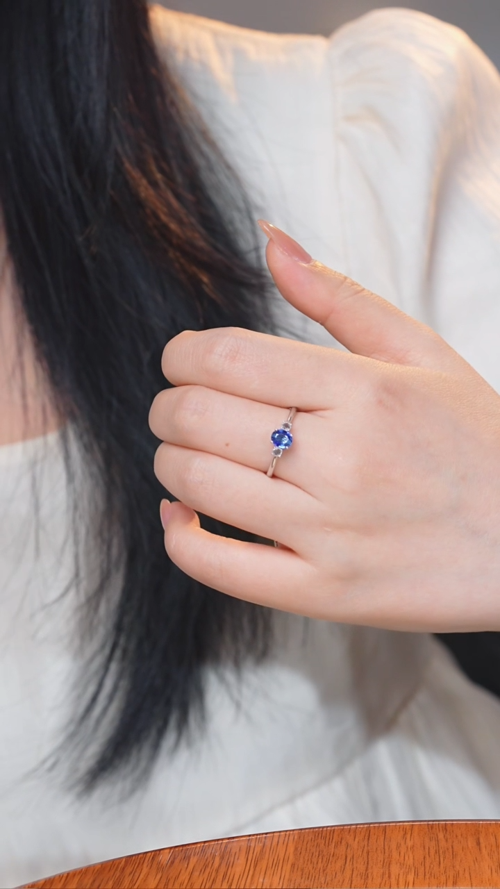 蓝宝石戒指18K金镶嵌（0.65ct）@@S2377