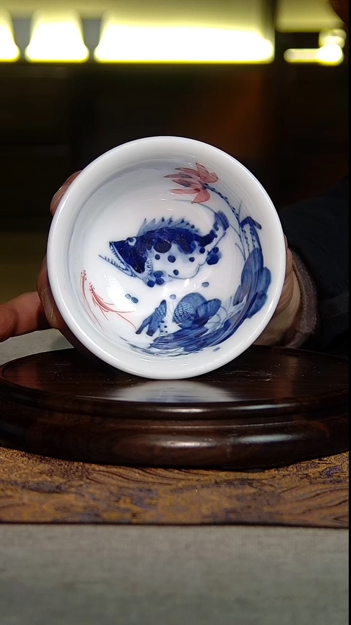 景德镇全手工全手绘青花桂鱼压手杯