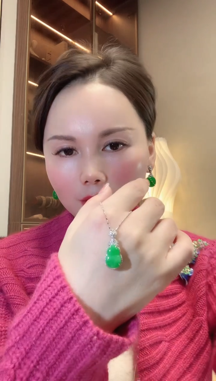 【闪购商品】翡翠吊坠(不含链)18K金镶嵌A7