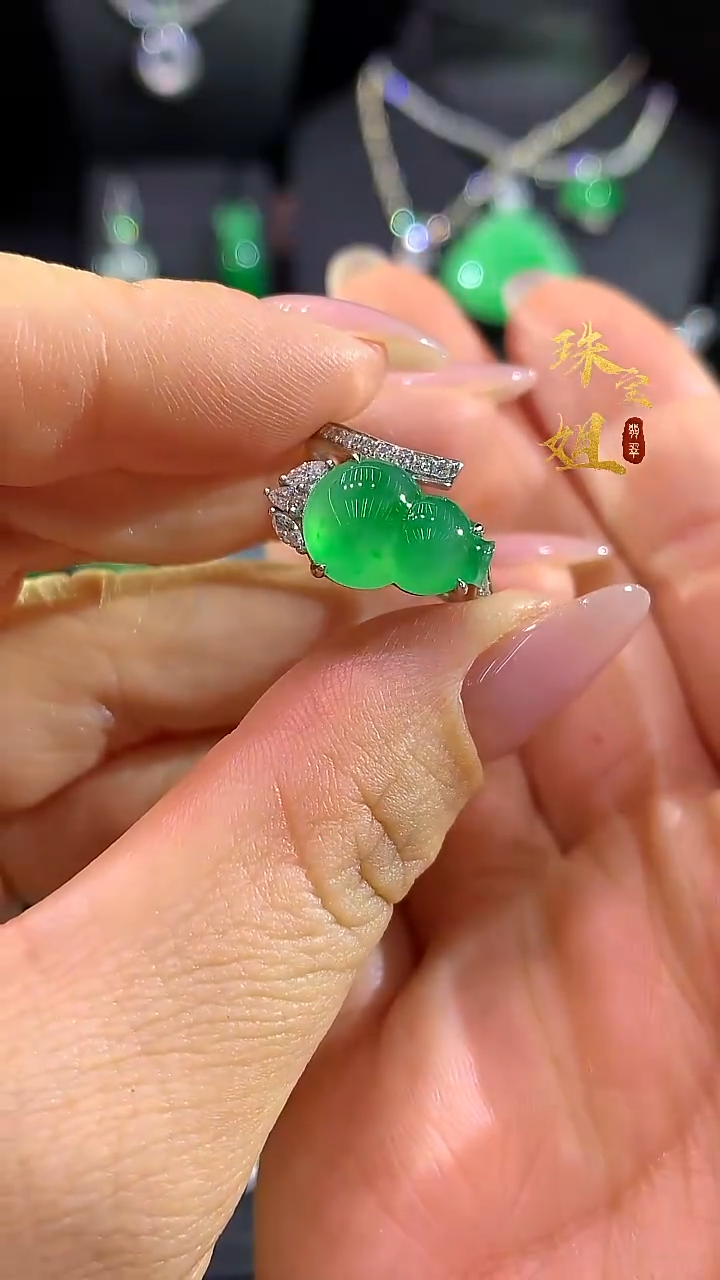18K金镶嵌戒指翡翠戒指