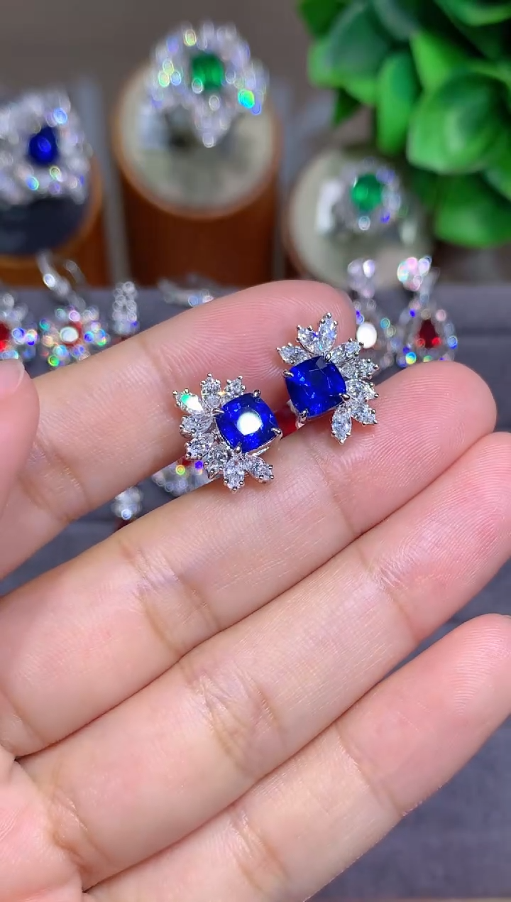 耳饰蓝宝石18K金镶嵌2.4CT