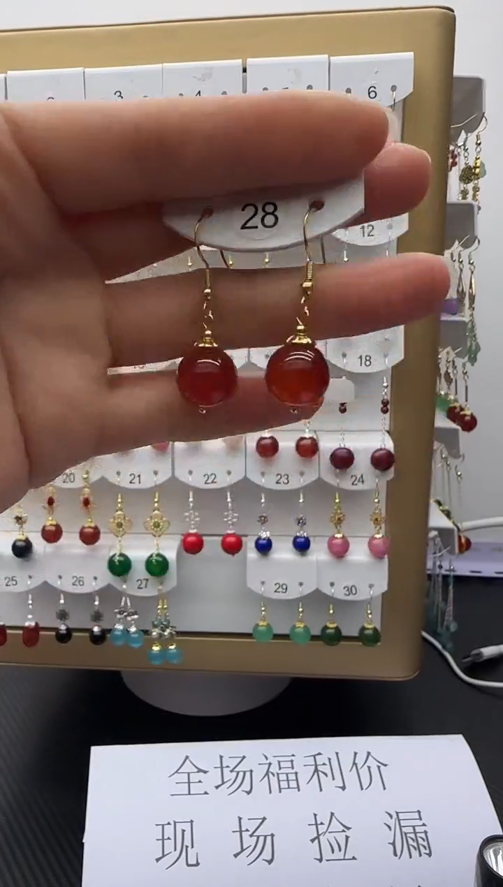 未镶嵌石英质玉（非洲翠）耳坠28