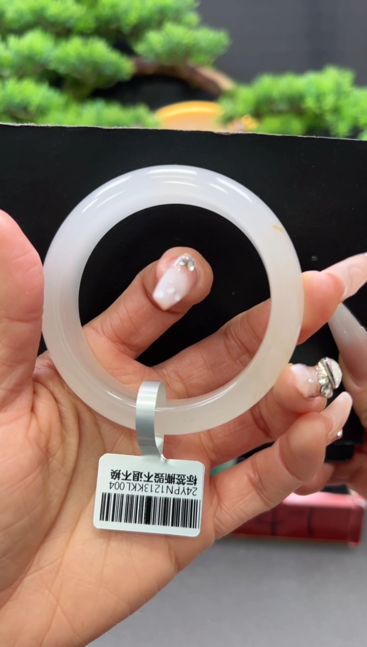 【闪购商品】石英质玉手镯未镶嵌+56+朵朵