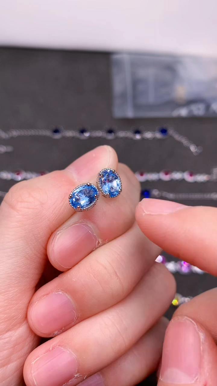 【闪购商品】海蓝宝石耳钉银S925镶嵌......