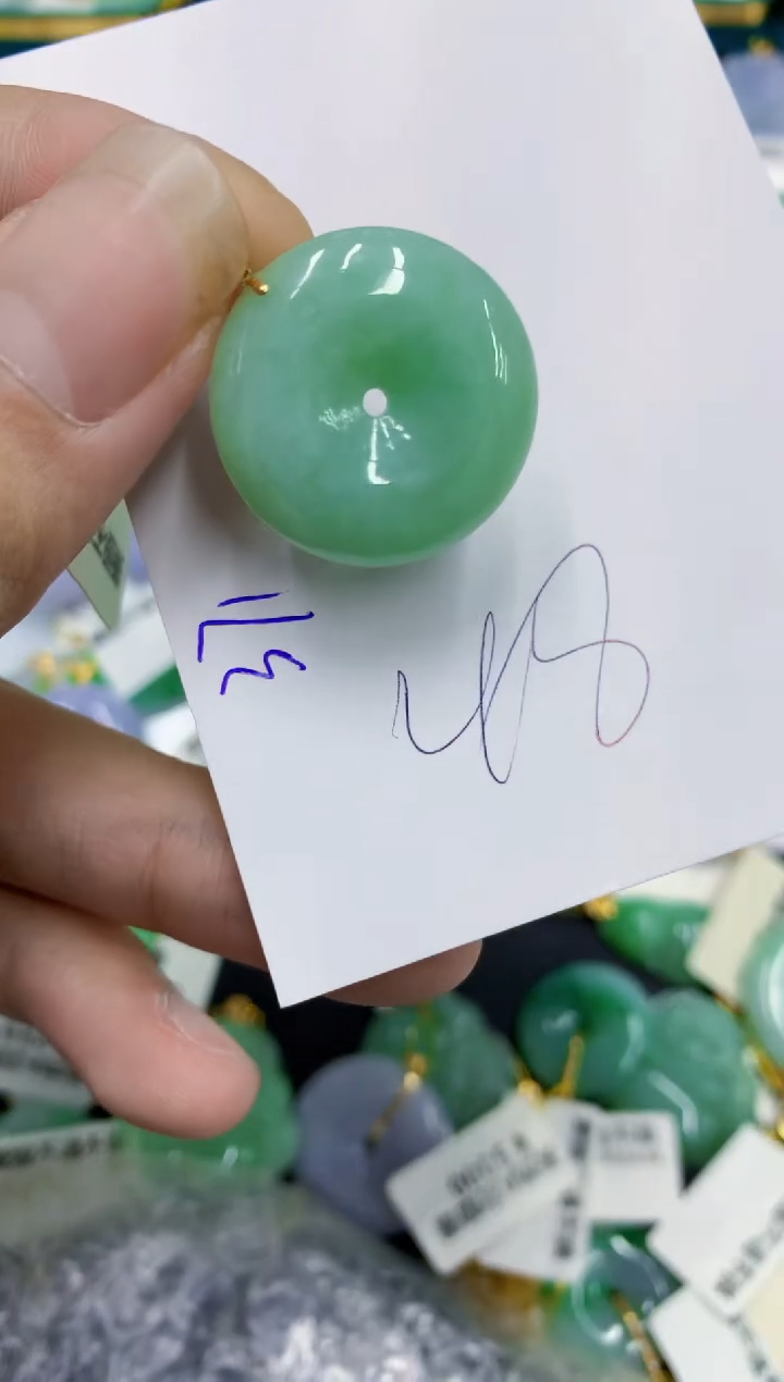翡翠18K金镶嵌颈饰1111111111