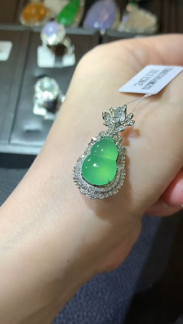 【闪购商品】翡翠吊坠(不含链)18K金镶嵌D6 