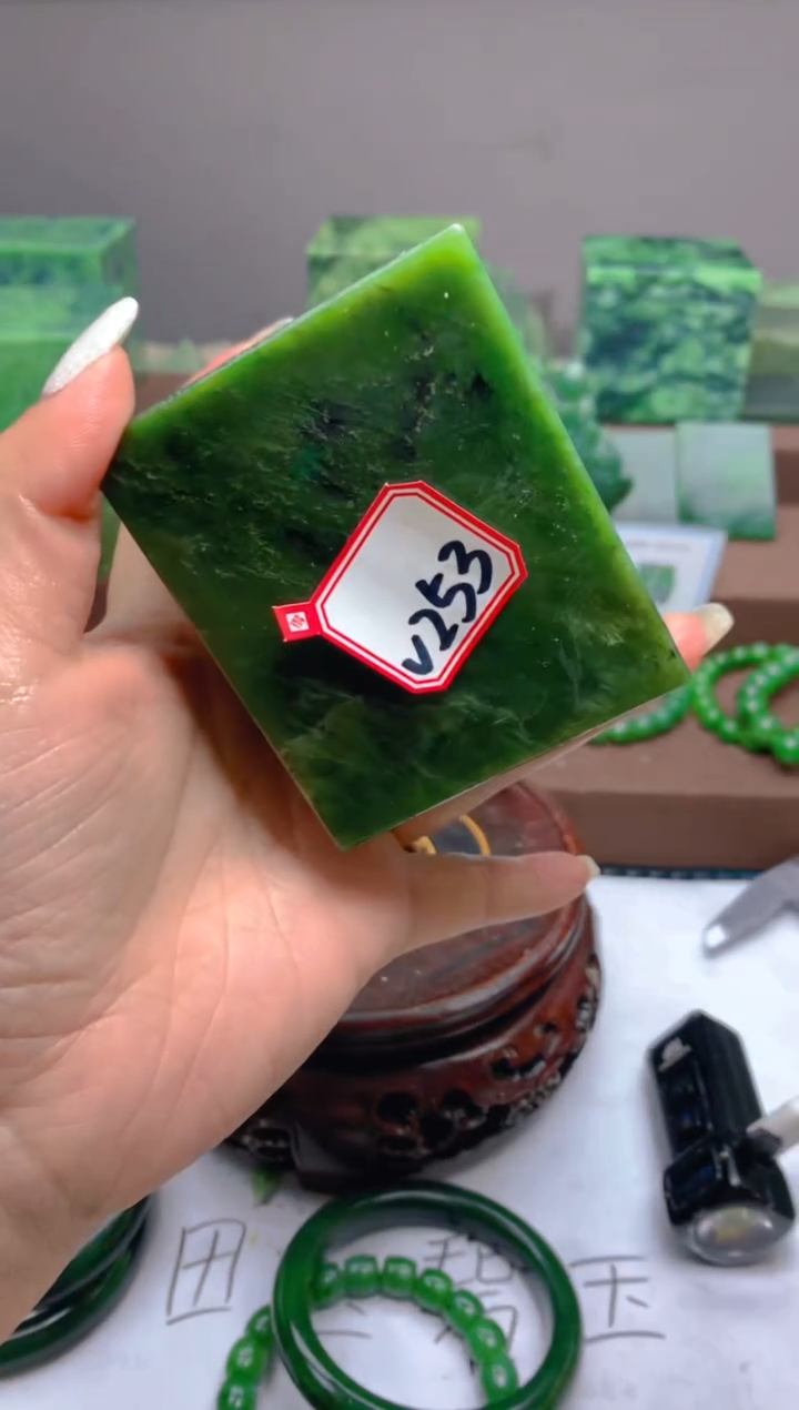 【闪购商品】和田玉（碧玉）未镶嵌珠宝半成品1