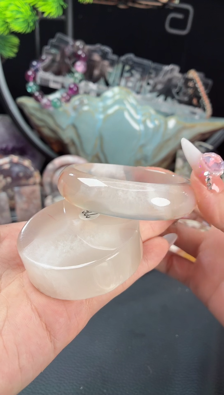 石英质玉手镯（圆镯）未镶嵌55