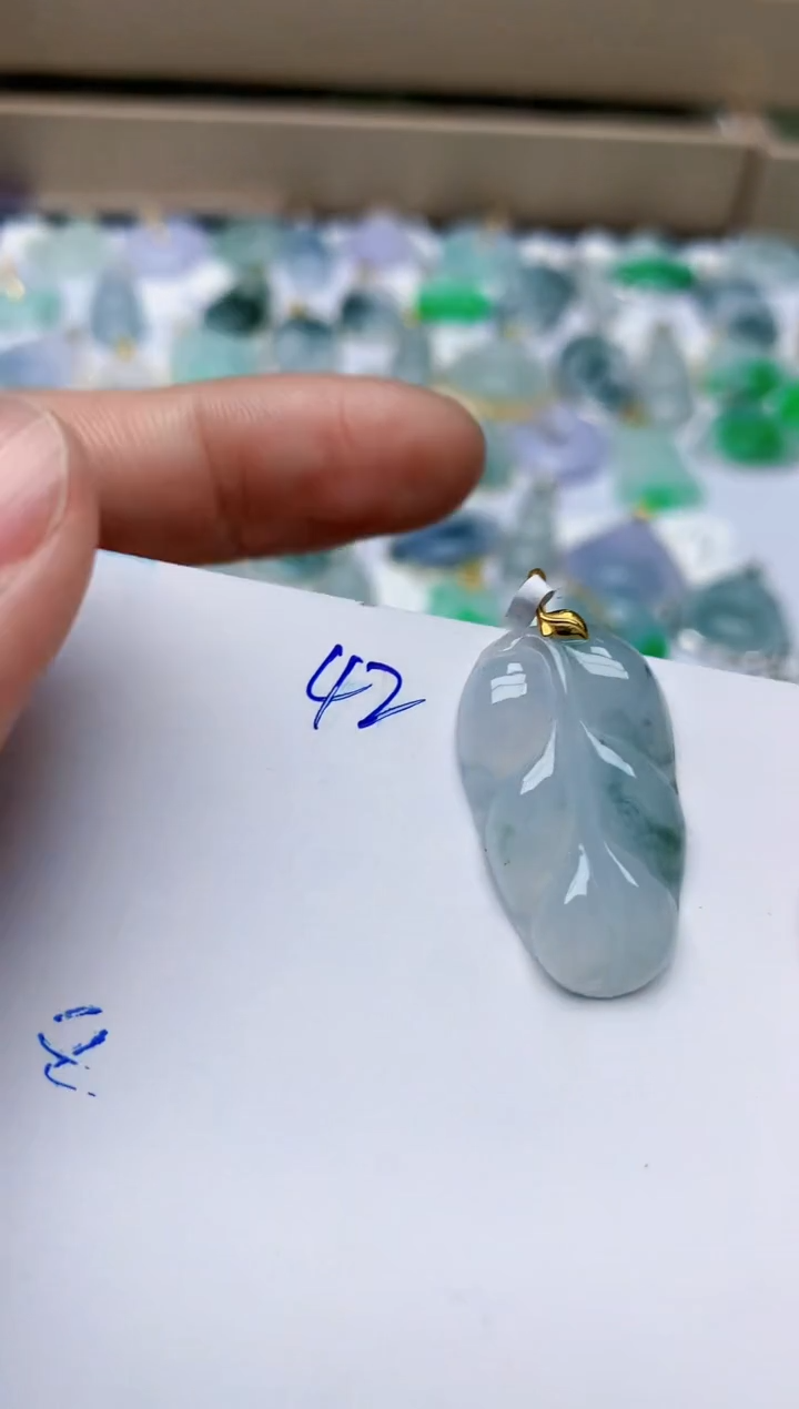 【闪购商品】翡翠颈饰18K金镶嵌天然翡翠A货   