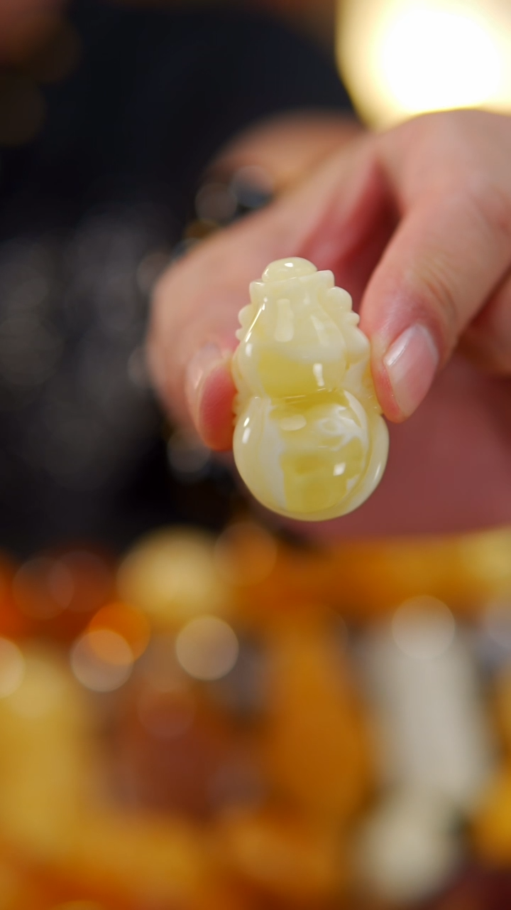 【闪购商品】蜜蜡裸石未镶嵌金白仿古葫芦9.31