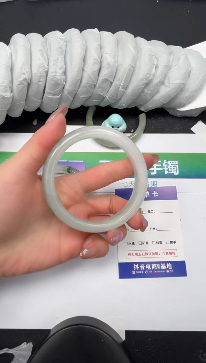 【闪购商品】石英质玉手镯未镶嵌173-62.7