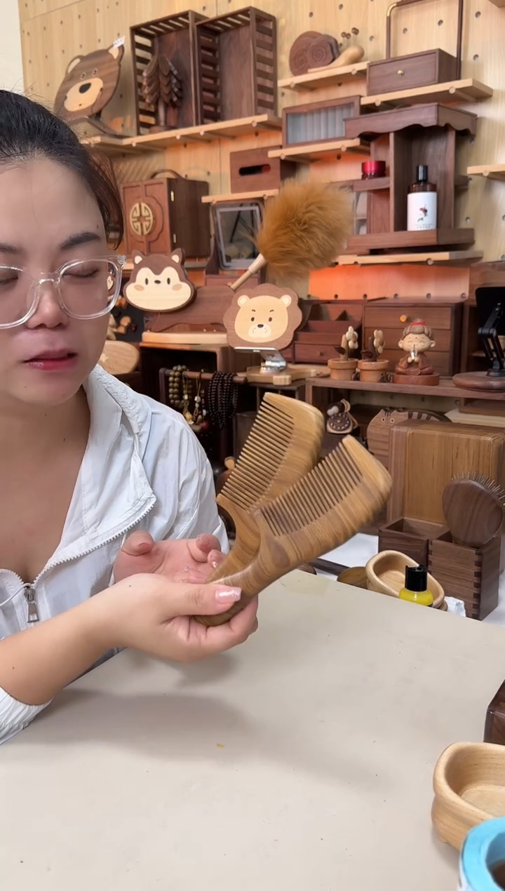 木绿檀木细齿梳子